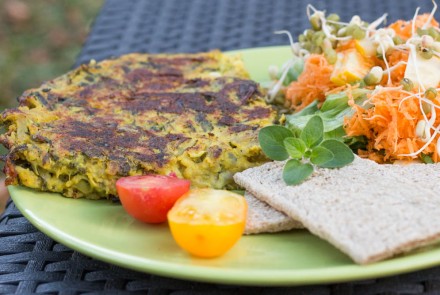 Omelette de pois chiches au pissenlit et plantain (végane)