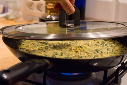 Omelette de pois chiches au pissenlit et plantain (végane)