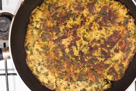 Omelette de pois chiches au pissenlit et plantain (végane)